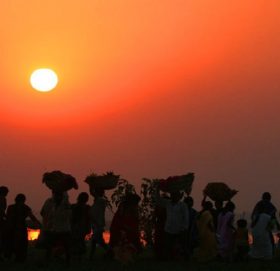 उदाउँदो सूर्यलाई अघ्र्य दिँदै छठ पर्व सम्पन्न