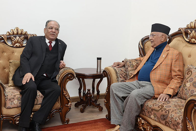 प्रधानमन्त्री प्रचण्ड र एमाले अध्यक्ष ओलीबीच सिंहदरबारमा भेटवार्ता