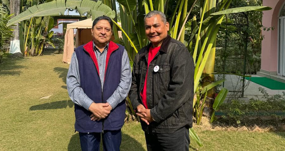 पूर्वराजा ज्ञानेन्द्रलाई भेटेपछि दुर्गा प्रसाईँले भने : धैर्य गर्नुस्, भ्रष्ट नेताबाट देशले छिट्टै निकास पाउँछ