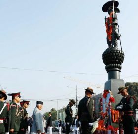 राष्ट्रपति पौडेलले गरे पृथ्वीनारायण शाहको सालिकमा माल्यार्पण