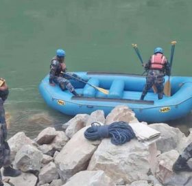 त्रिशूलीमा खसेको जीप गोताखोरले बाहिर निकाल्यो, मान्छे भटिएनन्