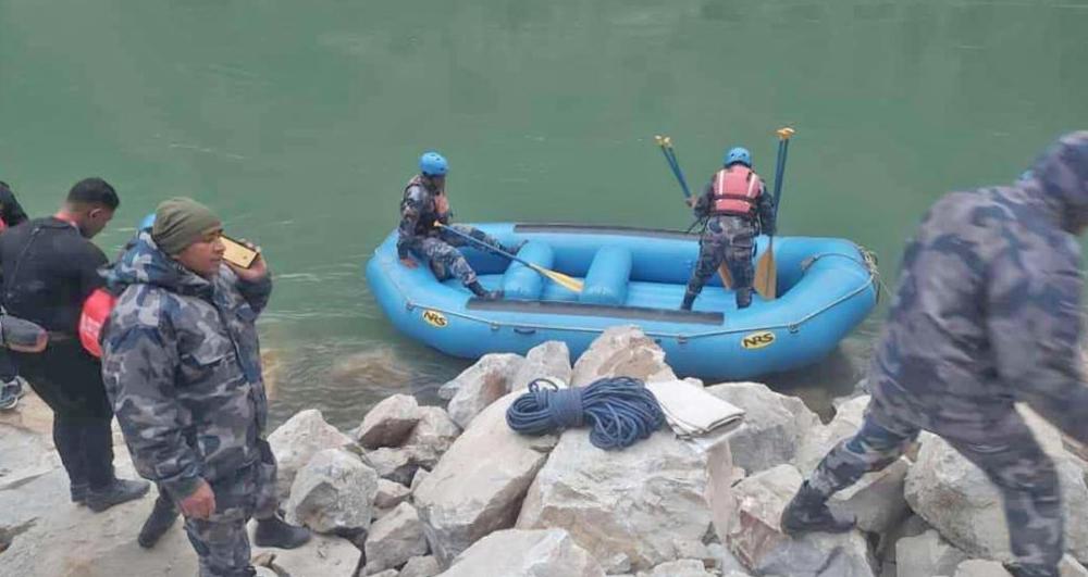 त्रिशूलीमा खसेको जीप गोताखोरले बाहिर निकाल्यो, मान्छे भटिएनन्