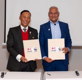 जलवायु न्यूनीकरणका लागि डब्लुडब्लुएफ नेपाल र आइएफआरसीबीच साझेदारी