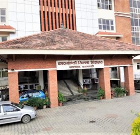 सशस्त्र प्रहरीका डीएसपीलाई एक वर्ष कैद सजाय माग गरी मुद्दा दायर