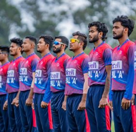 आयरल्याण्डविरुद्ध टस जितेर फिल्डिङ गर्दै नेपाल