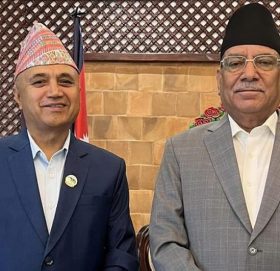 गण्डकीका मुख्यमन्त्री अधिकारी र प्रधानमन्त्री प्रचण्डबीच भेटवार्ता