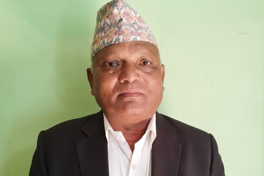 मुख्यमन्त्री महराले पद तथा गोपनियताको सपथ लिदैँ