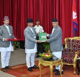 महालेखापरीक्षकको वार्षिक प्रतिवेदन राष्ट्रपतिसमक्ष पेश