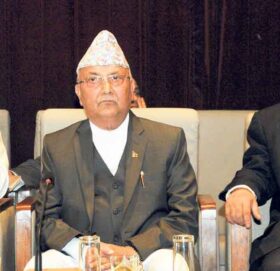 माधव नेपालसँग प्रचण्ड र ओलीले गरे छलफल