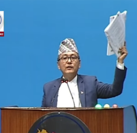 राप्रपाका अध्यक्ष लिङ्देनले च्याते भौतिक पूर्वाधार मन्त्रालयको बजेट पुस्तिका