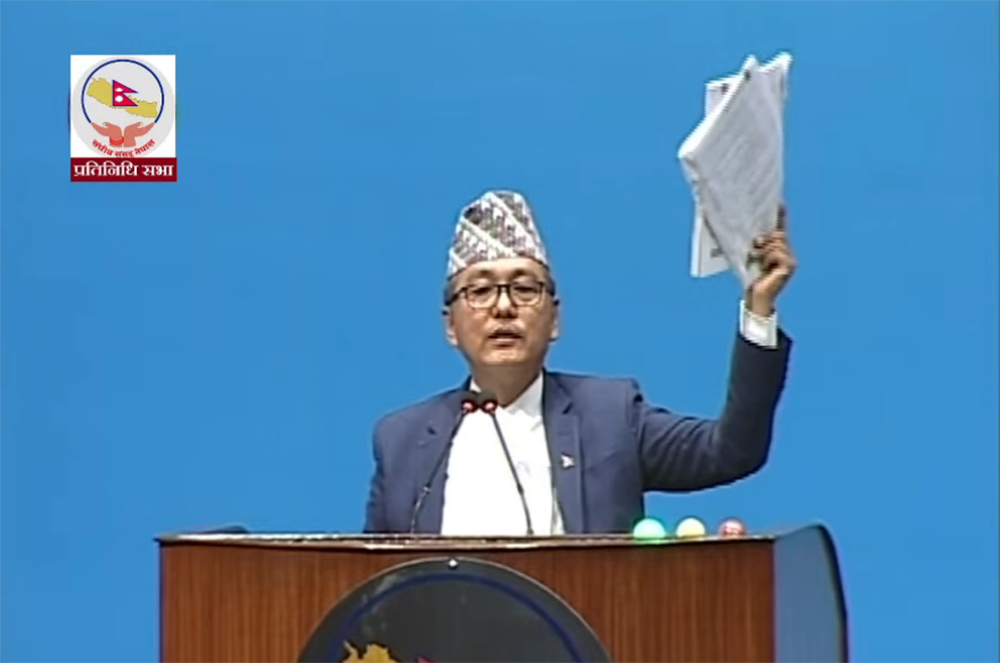 राप्रपाका अध्यक्ष लिङ्देनले च्याते भौतिक पूर्वाधार मन्त्रालयको बजेट पुस्तिका