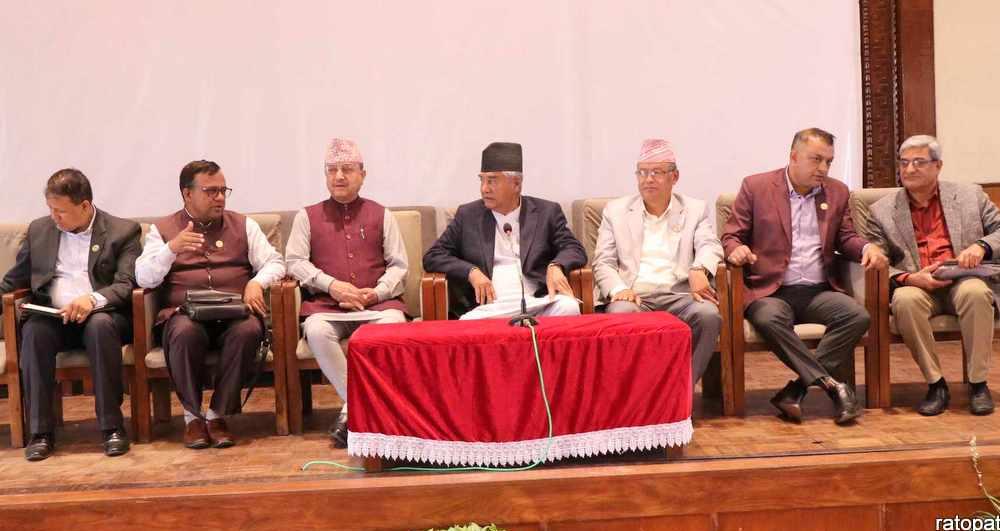 पहिलो चरणमा सरकारको नेतृत्व ओलीलाई दिने कांग्रेसको निर्णय