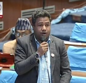 भ्रष्टाचारविरुद्ध सरकार अगाडि बढ्दा राजनीतिक चलखेल भयो : सन्तोष परियार