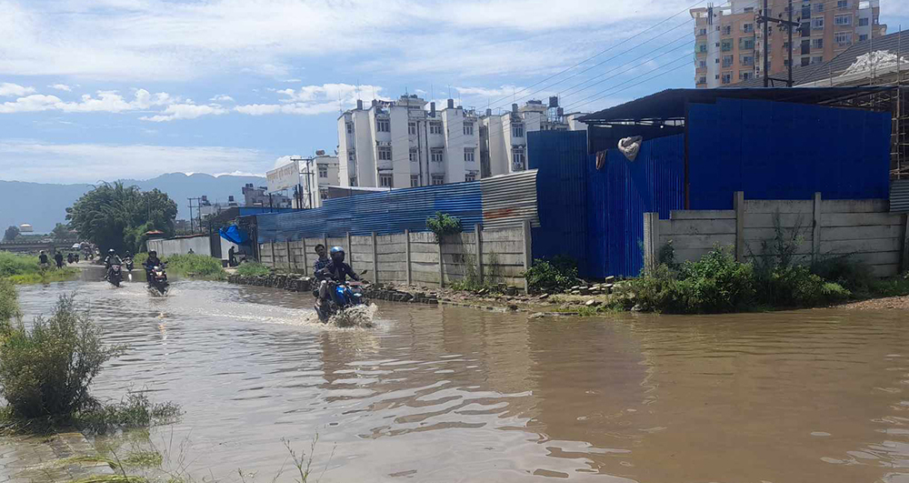 बाढीले मनोहरा करिडोरका सडक ठाउँ–ठाउँमा अवरुद्ध