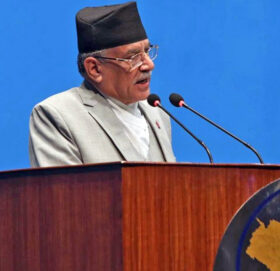 कांग्रेस र एमालेलाई प्रचण्डको प्रश्न : नियत सफा भए सहमति गर्न अध्यारो र बन्द कोठा चाहिन्छ ?