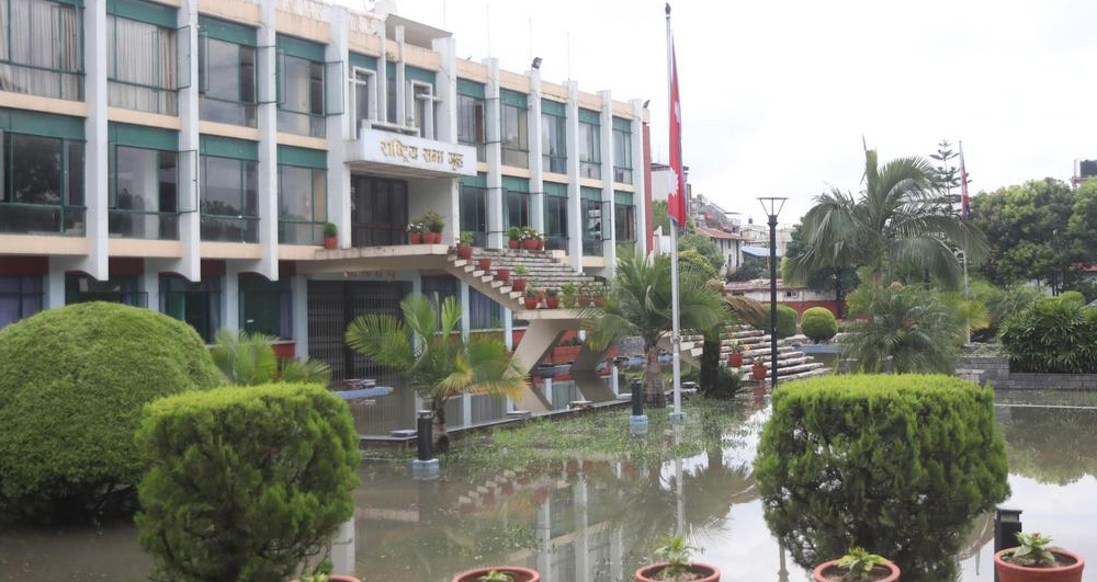 गएरातिको वर्षाले राष्ट्रिय सभागृह जलमग्न