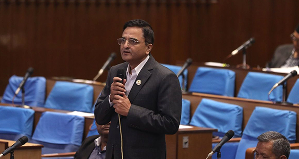 रविलाई योगेश भट्टराईले सोध : प्रधानमन्त्रीले प्वाल पारेको डुंगामा बसेर कता जाँदै हुनुहुन्छ ?