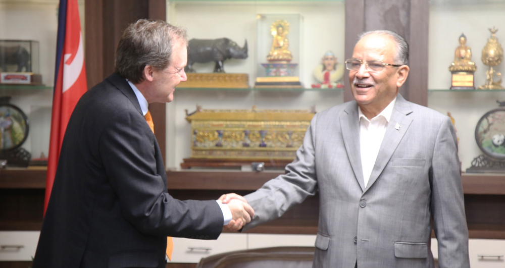 माओवादी अध्यक्ष प्रचण्ड र बेलायती राजदूत फेनबीच भेटवार्ता