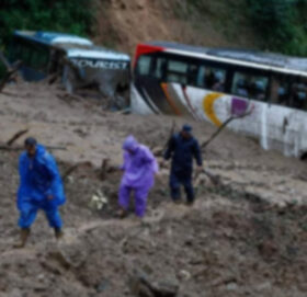 झ्याप्ले खोलामा गाडीसँगै पुरिएका ११ जनाको शव निकालियो