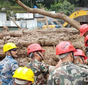 झ्याप्ले खोलामा गाडीसँगै पुरिएका ३५ जनाको शव निकालियो