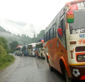 पहिरोले मध्यपहाडी लोकमार्ग अवरुद्ध