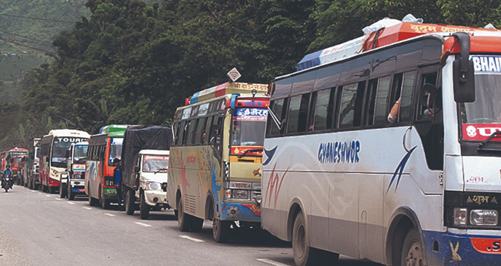 नारायणघाटदेखि काठमाडौंसम्म ठूला सवारी सञ्चालनमा रोक
