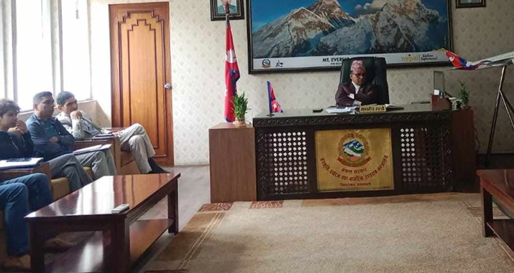 पर्यटनमन्त्री पाण्डे र आन्दोलनरत ‘क्याबिन क्रु’ बीच छलफल