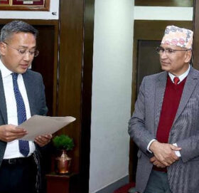 धितोपत्र बोर्डका अध्यक्ष श्रेष्ठले लिए शपथ लिए