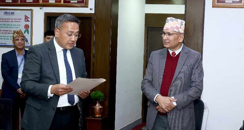 धितोपत्र बोर्डका अध्यक्ष श्रेष्ठले लिए शपथ लिए