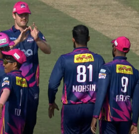 काठमाडौं- नेपाल प्रिमियर लिग (एनपीएल)मा जनकपुर बोल्ट्सले लगातार दोस्रो जित दर्ता गरेको छ। सोमबार भएको दोस्रो खेलमा जनकपुर बोल्ट्सले कर्णाली याक्सलाई ८ विकेटले पराजित गरेको हो।अनिल र आसिफ शेखले जनकपुरको पहिलो विकेटका लागि ८४ रनको साझेदारी गरेका थिए ।  आसिफ ३६ रनमा आउट हुँदा लाहिरू मिलन्थाले २४ रन जोडे । जिमी निशम १६ रनमा अविजित रहे । कर्णालीले दिएको १४२ रनको लक्ष्य जनकपुरले २ विकेटको क्षतिमा १५ ओभरमा पूरा गर्‍यो। यसअघि पहिलो खेलमा जनकपुरले विराटनगर किंग्सलाई ८ विकेटले नै हराएको थियो।