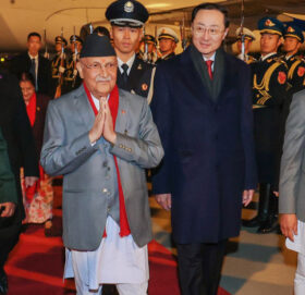 आज चिनियाँ समकक्षीसँग भेटवार्ता गर्दै प्रधानमन्त्री ओली