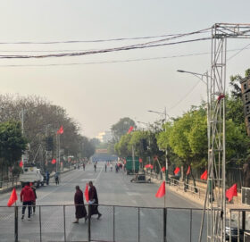 गणतन्त्रवादी र राजावादीको शक्ति प्रदर्शन : बिहानैदेखि सवारी ‘डाइभर्ट’