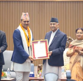 प्रधानमन्त्री राष्ट्रिय प्रतिभा पुरस्कार प्रदान