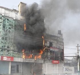 राजावादीले तीनकुनेमा भवनमा जलाउँदा पत्रकारको जलेर मृत्यु