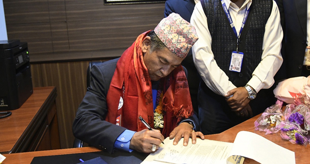 विद्युत् प्राधिकरणका नवनियुक्त कार्यकारी निर्देशक हितेन्द्रदेव शाक्यद्धारा पदभार ग्रहण