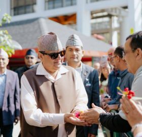 पूर्वराजा ज्ञानेन्द्र शाहले गरे मनकामना मन्दिरको दर्शन