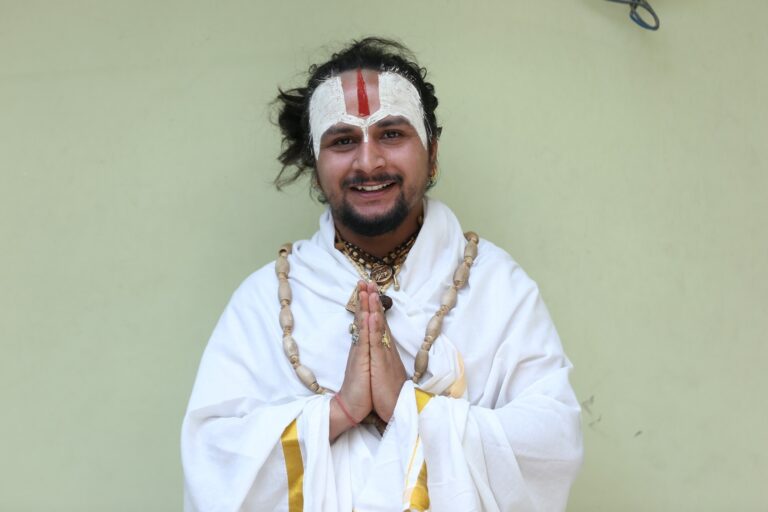 धर्मगुरु खतिवडा इमाडोलबाट पक्राउ