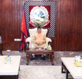 बालुवाटारमा प्रधानमन्त्री ओली, देउवा र प्रचण्डबीच छलफल