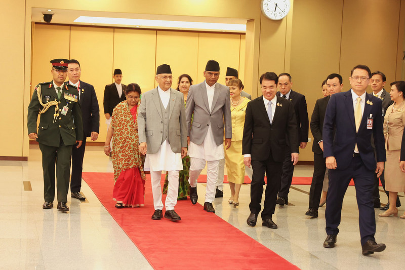 आज थाई समकक्षीसँग भेटवार्ता गर्दै प्रधानमन्त्री ओली