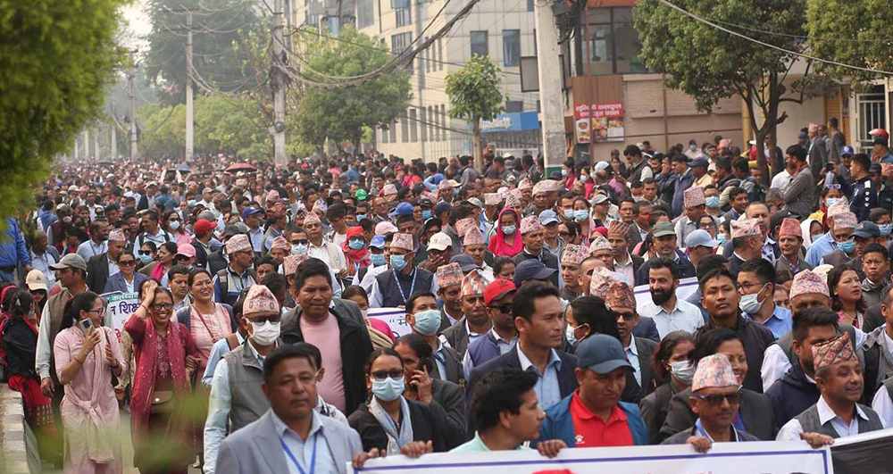 छोरी भर्ना गर्न नपाएको झोकमा शिक्षकहरुको आन्दोलनमा शिक्षकविरुद्ध नै नाराबाजी