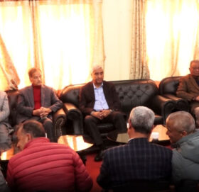 कांग्रेसका पदाधिकारी, पूर्वपदाधिकारी र मन्त्रीको बैठक बुढानीलकण्ठमा जारी