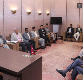 सत्तारुढ र विपक्ष दललाई मनाउन सभामुख असफल, संसद बैठक अनिश्चित