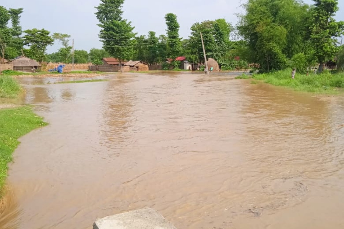 माईखोलाको बाढी बस्ती पस्यो : सुगाबथानका २२ घर डुबानमा