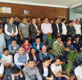 निजामती कर्मचारीद्वारा सामान्य प्रशासन मन्त्रालयमा धर्ना