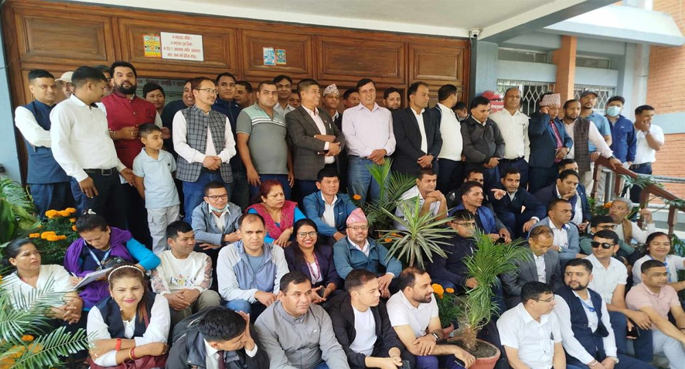 निजामती कर्मचारीद्वारा सामान्य प्रशासन मन्त्रालयमा धर्ना