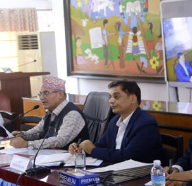 लेखा समितिको बैठकमा युट्युबर ल्याएपछि सभापति पोखरेल र सदस्य मोदीबीच भनाभन