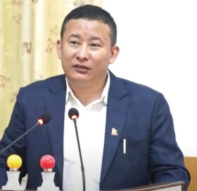 कनिका छरेको जस्तो बजेट आयो : आङ्बो