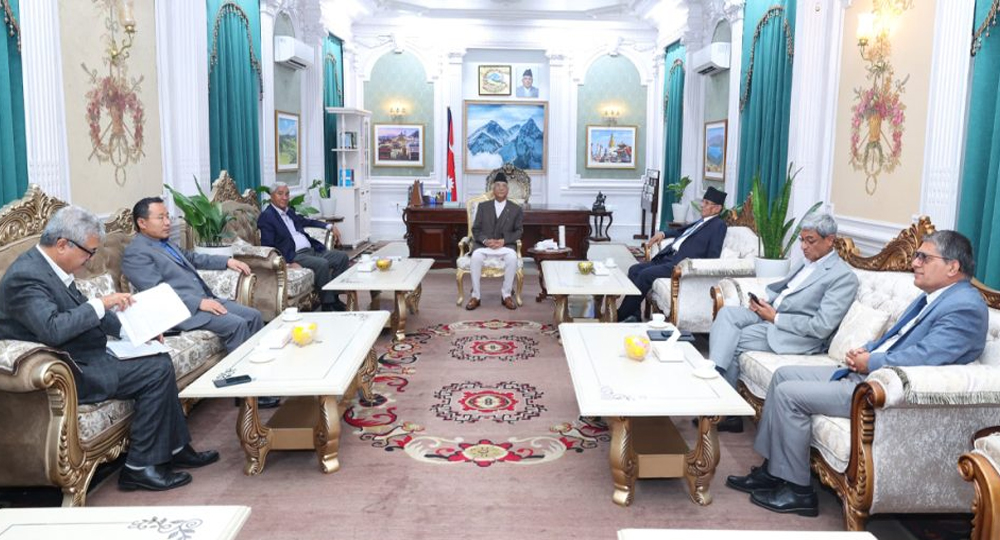 सिंहदरबारमा तीन दलका शीर्ष नेताबीचको छलफल जारी