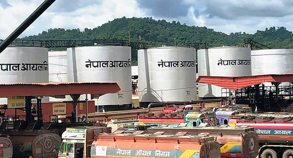 १० लाख ३० हजार किलोलिटर डिजेल आयात हुँदा चार लाख १३ हजार किलोलिटर पेट्रोल भित्रियो