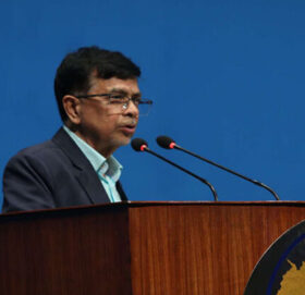 सचिवहरुको दबाबमा नआउन प्रधानमन्त्रीलाई राजेन्द्र पाण्डेको आग्रह